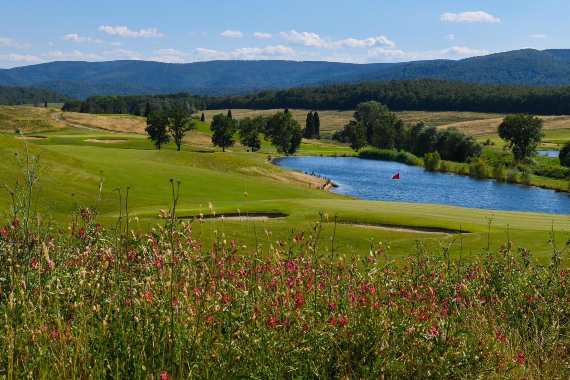 La Bagnaia Golf Resort 外观 照片
